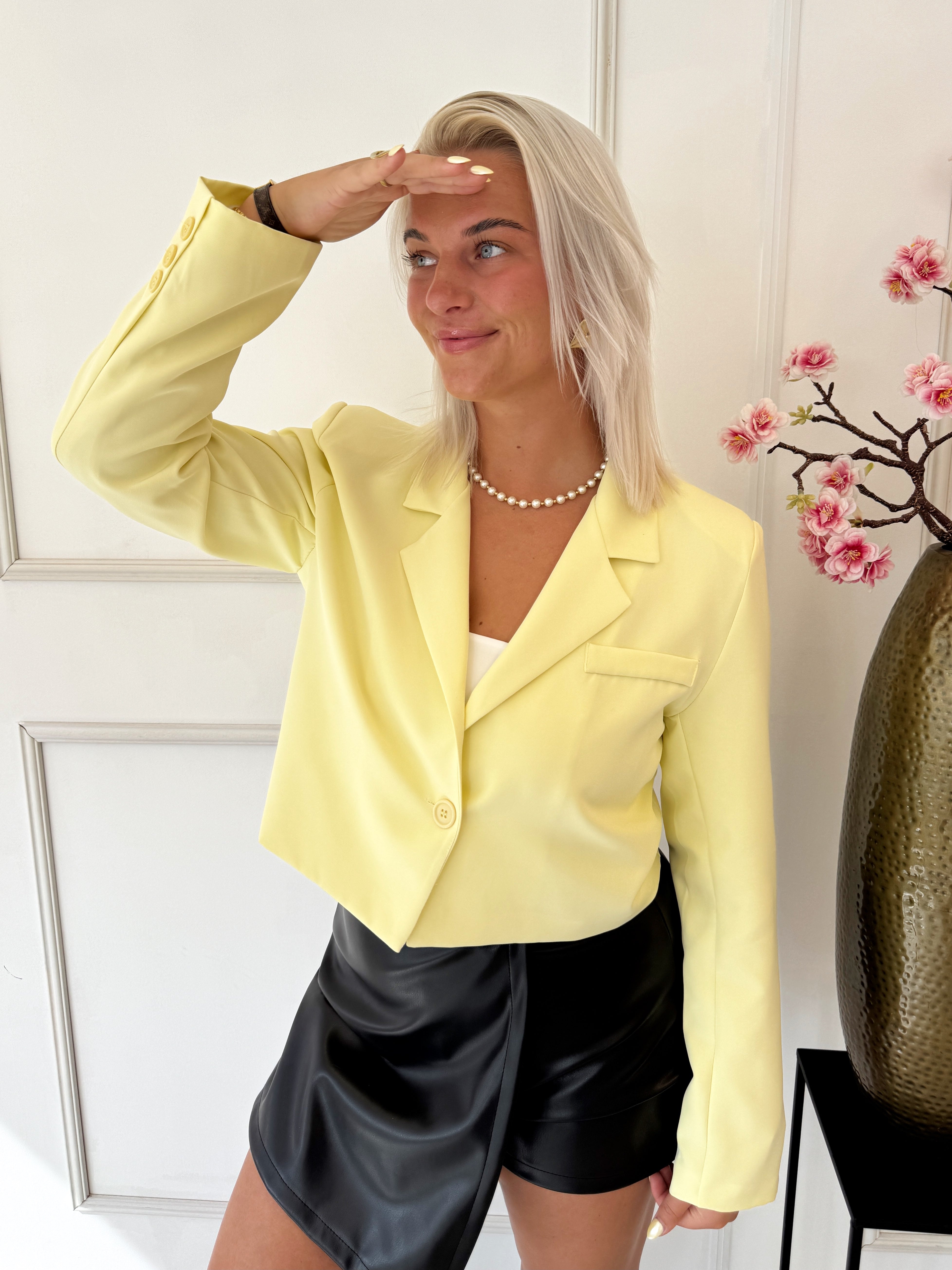 Tess Cropped Blazer | Pastel Geel