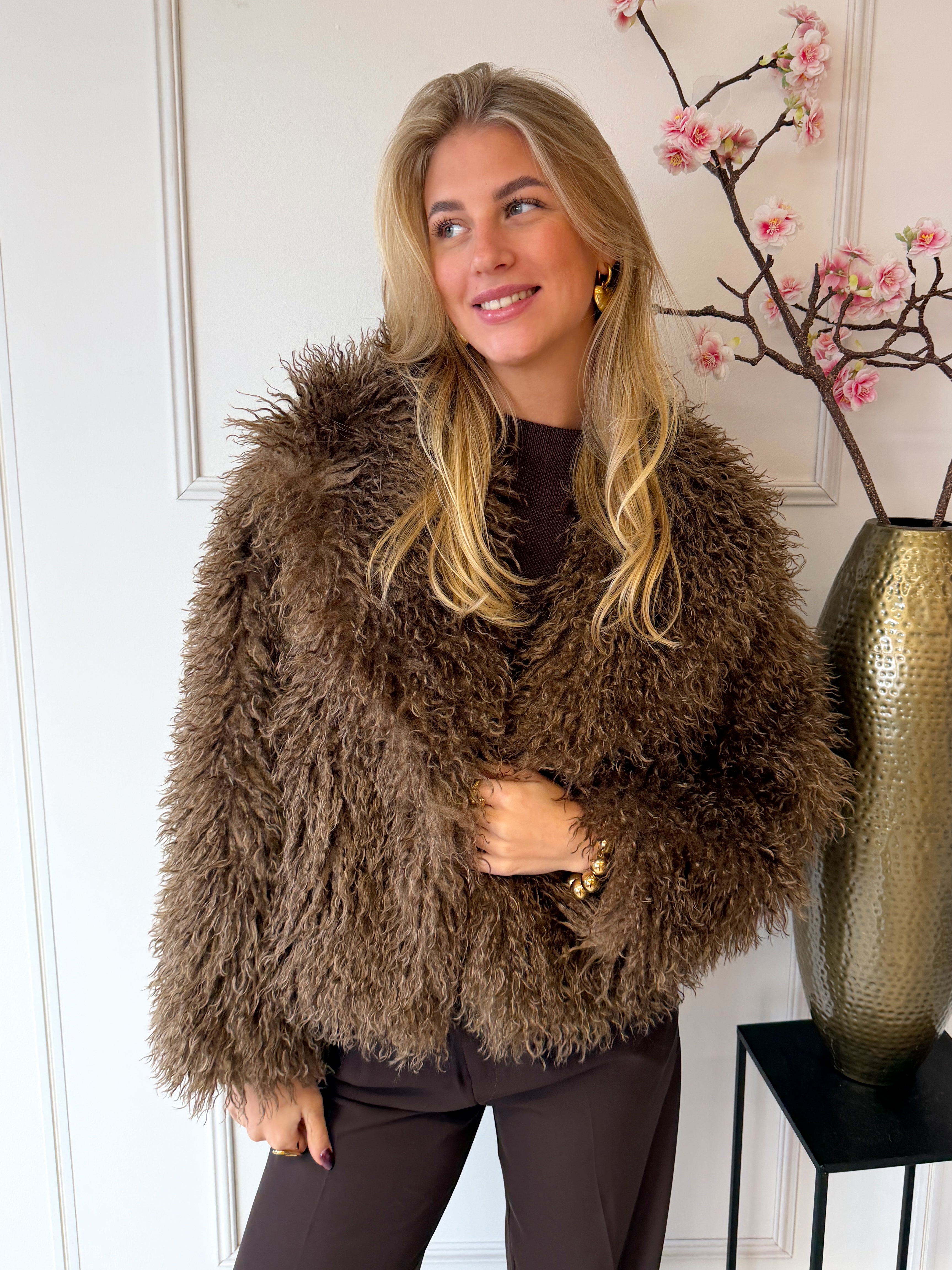 The Viral Fluffy Jas | Bruin