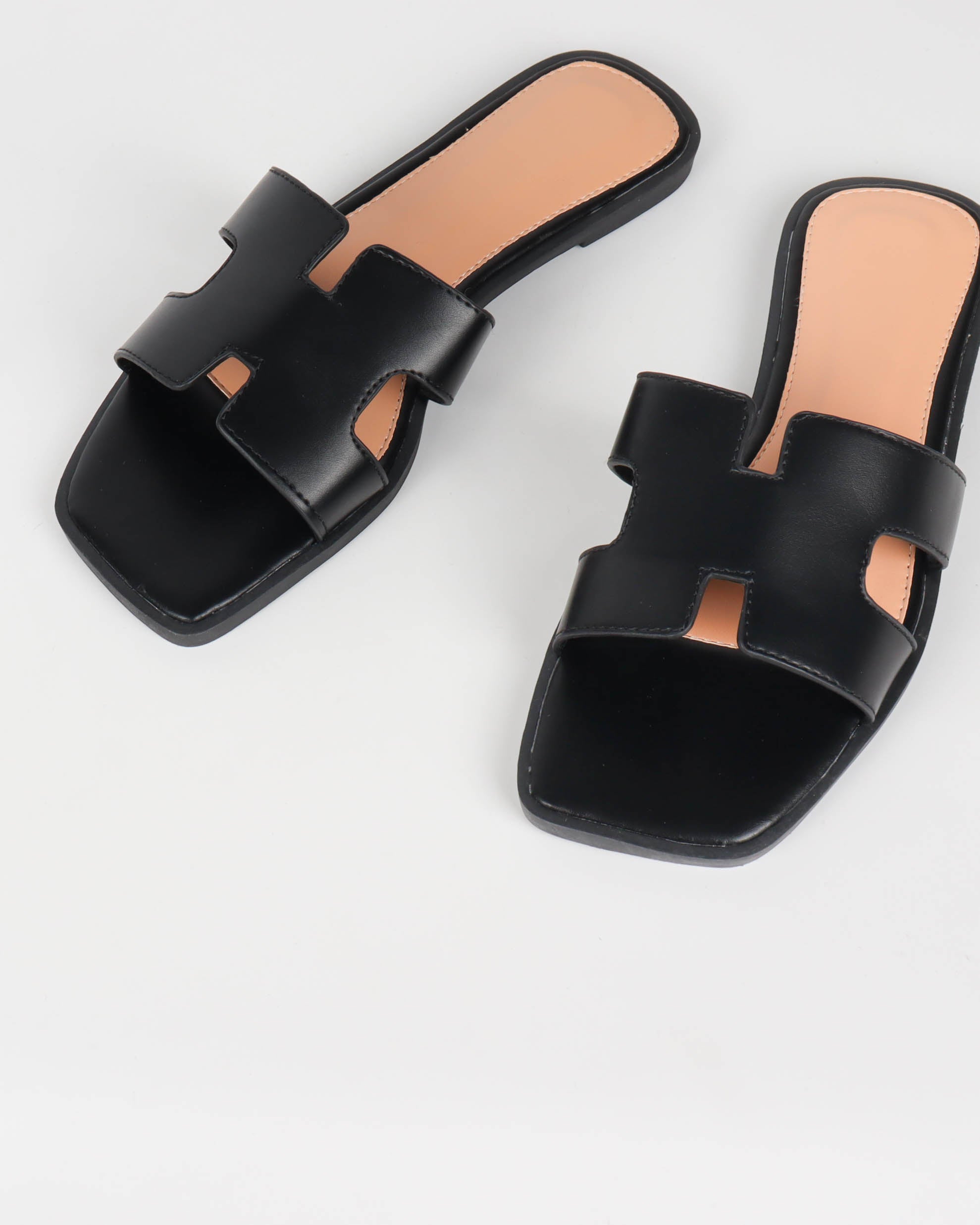 Inspired H Slippers | Zwart