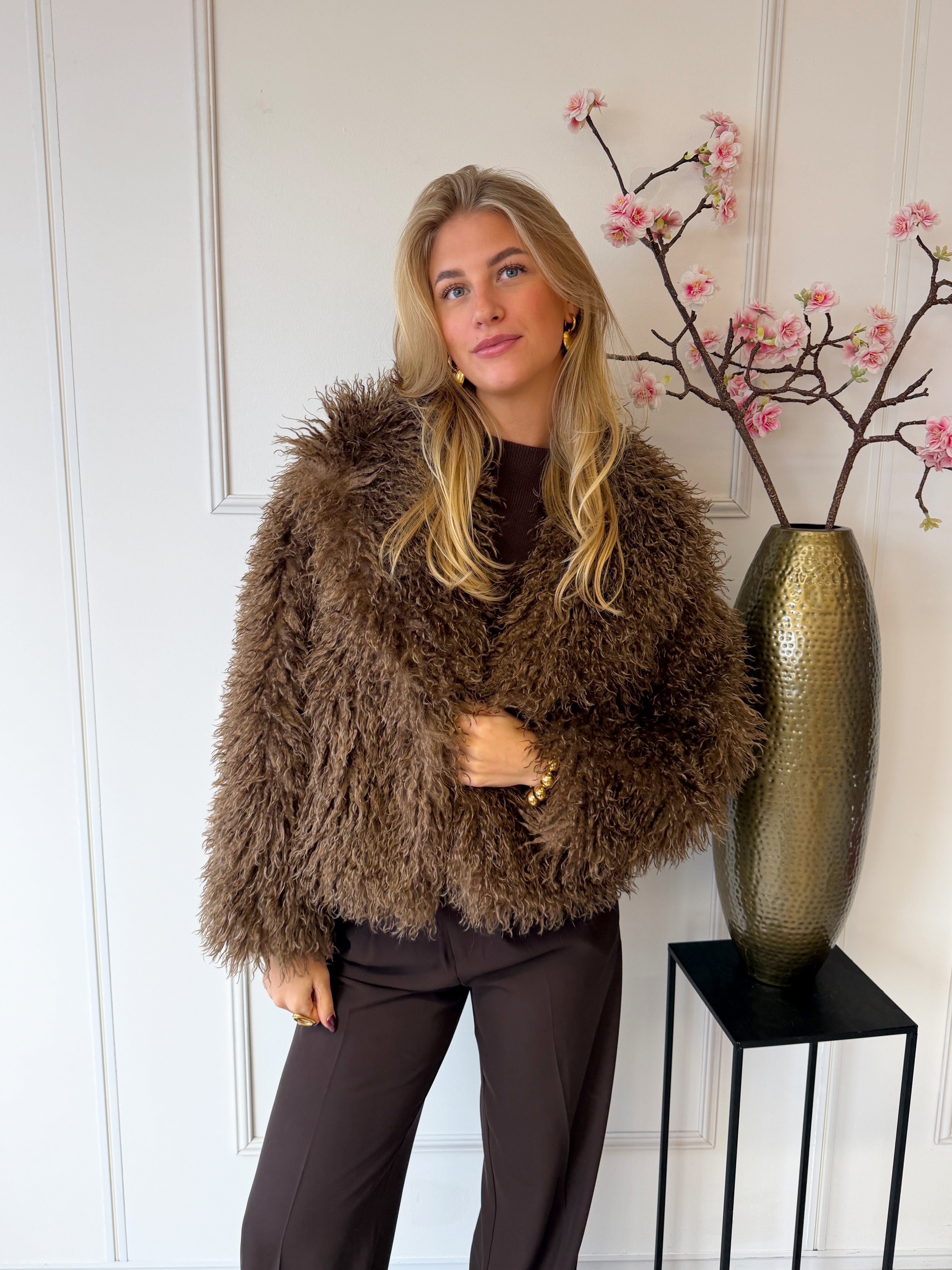 The Viral Fluffy Jas | Bruin