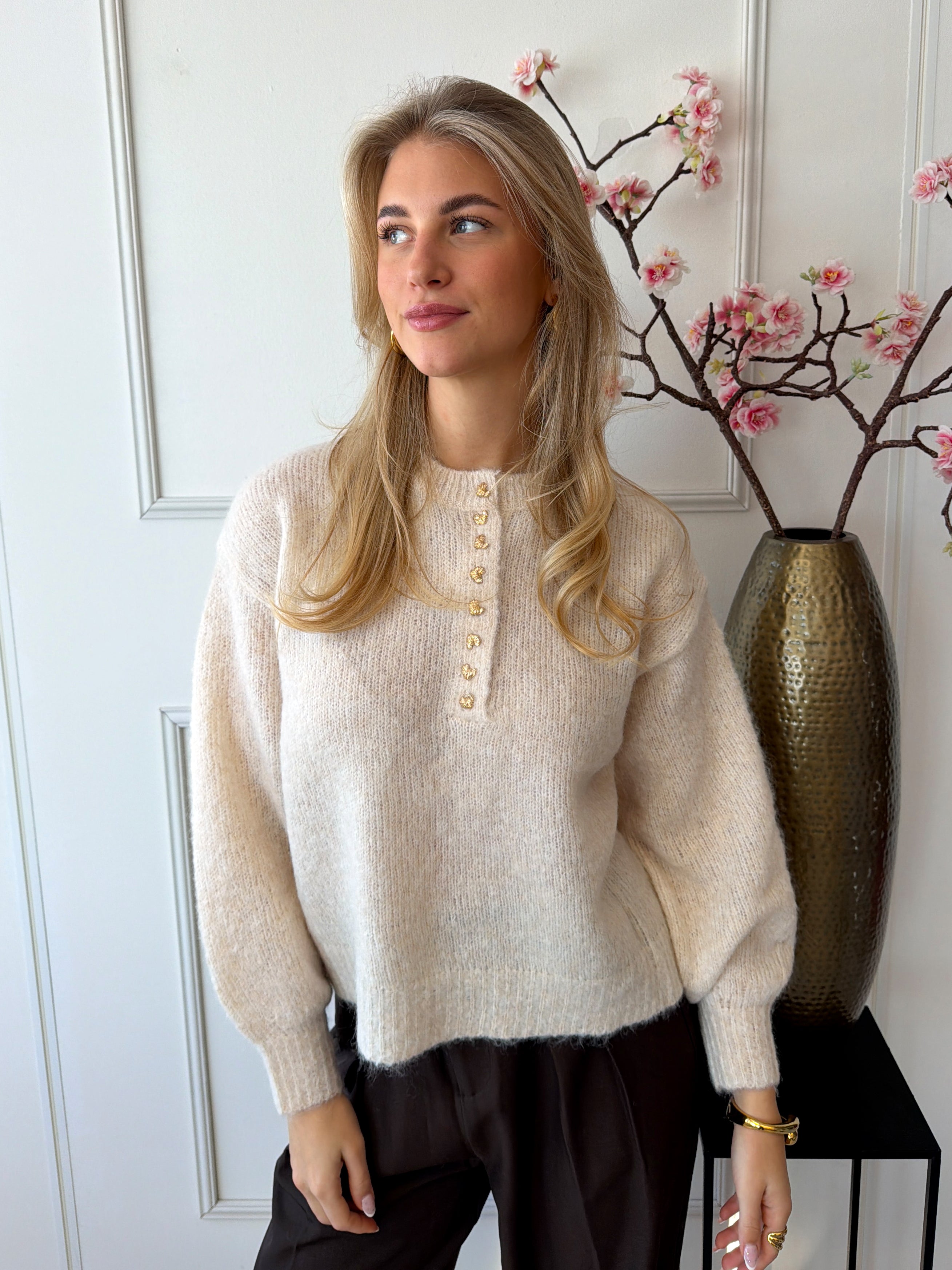 Kilky Trui met gouden knoopjes | Ecru