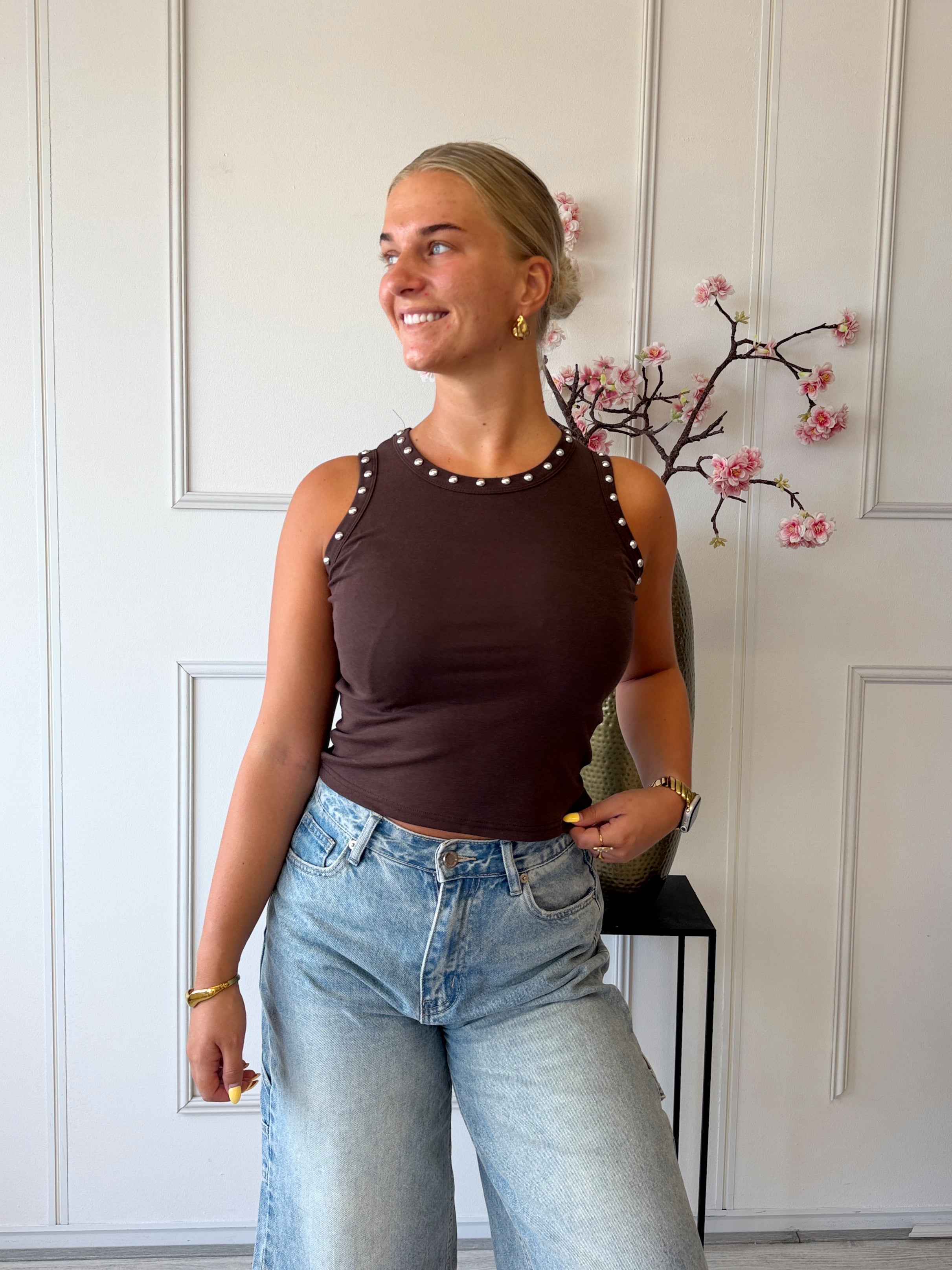 Frankie Top met Studs | Bruin