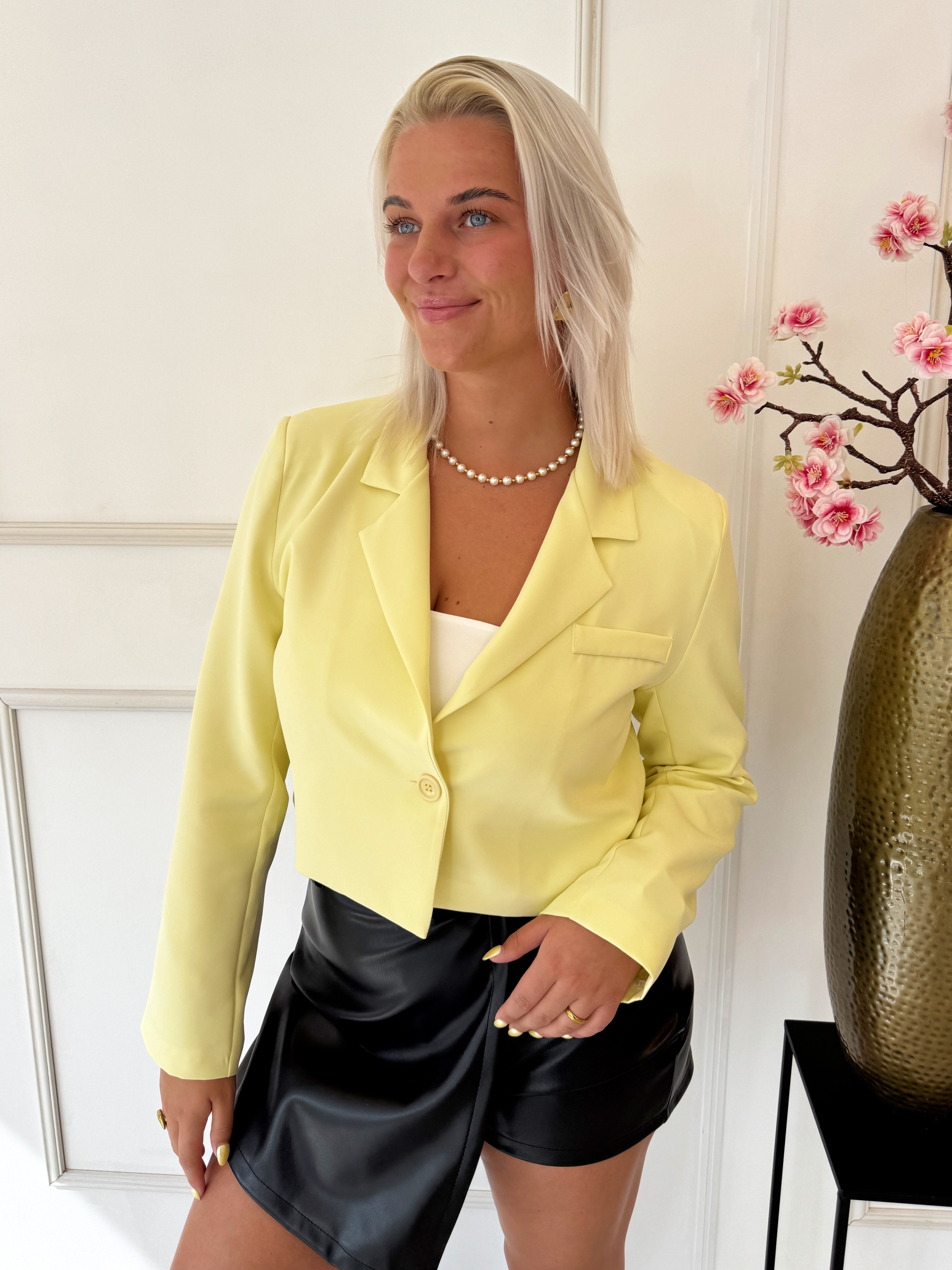 Tess Cropped Blazer | Pastel Geel