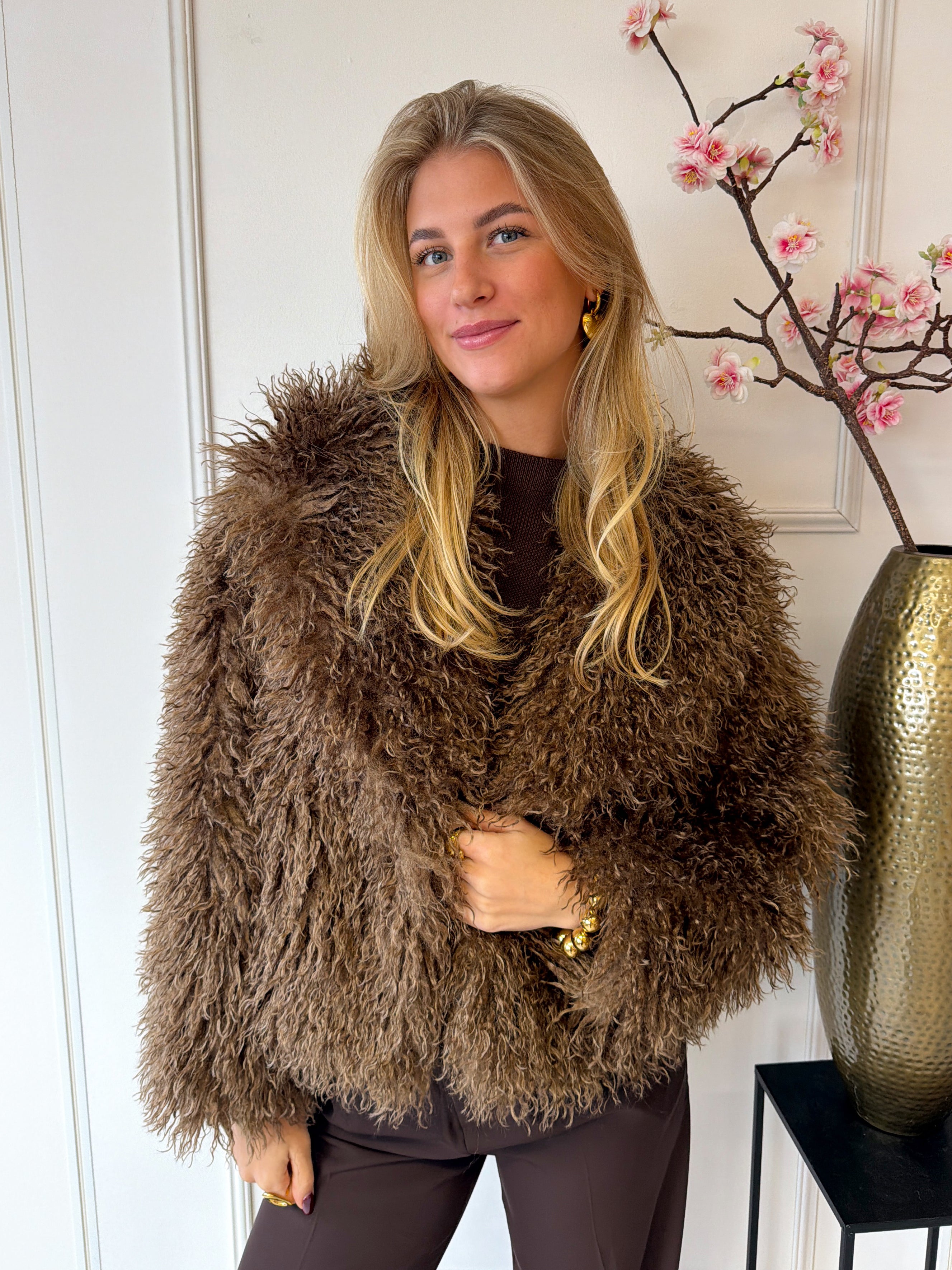 The Viral Fluffy Jas | Bruin
