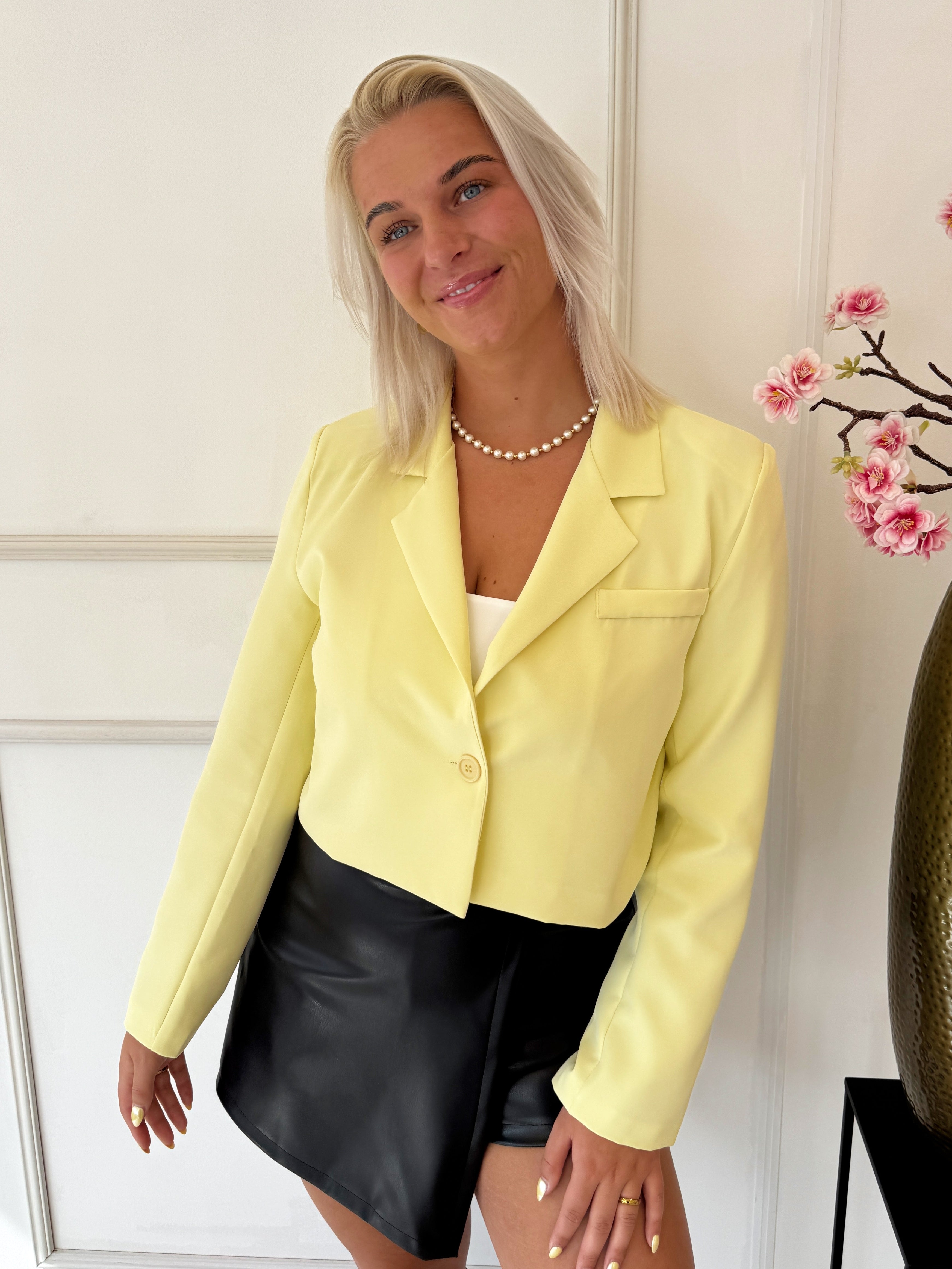 Tess Cropped Blazer | Pastel Geel
