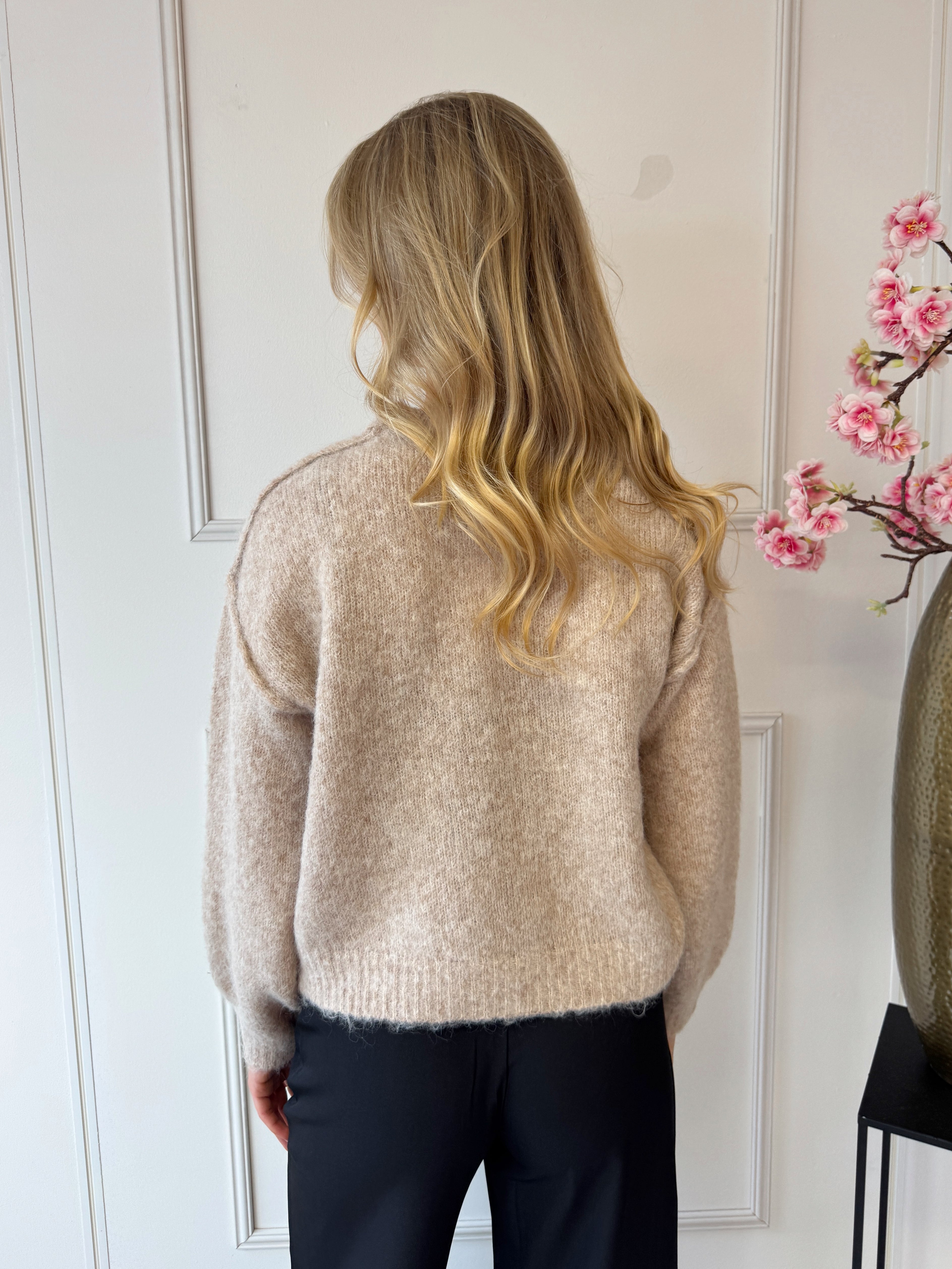 Life Isn’t Perfect Trui | Taupe