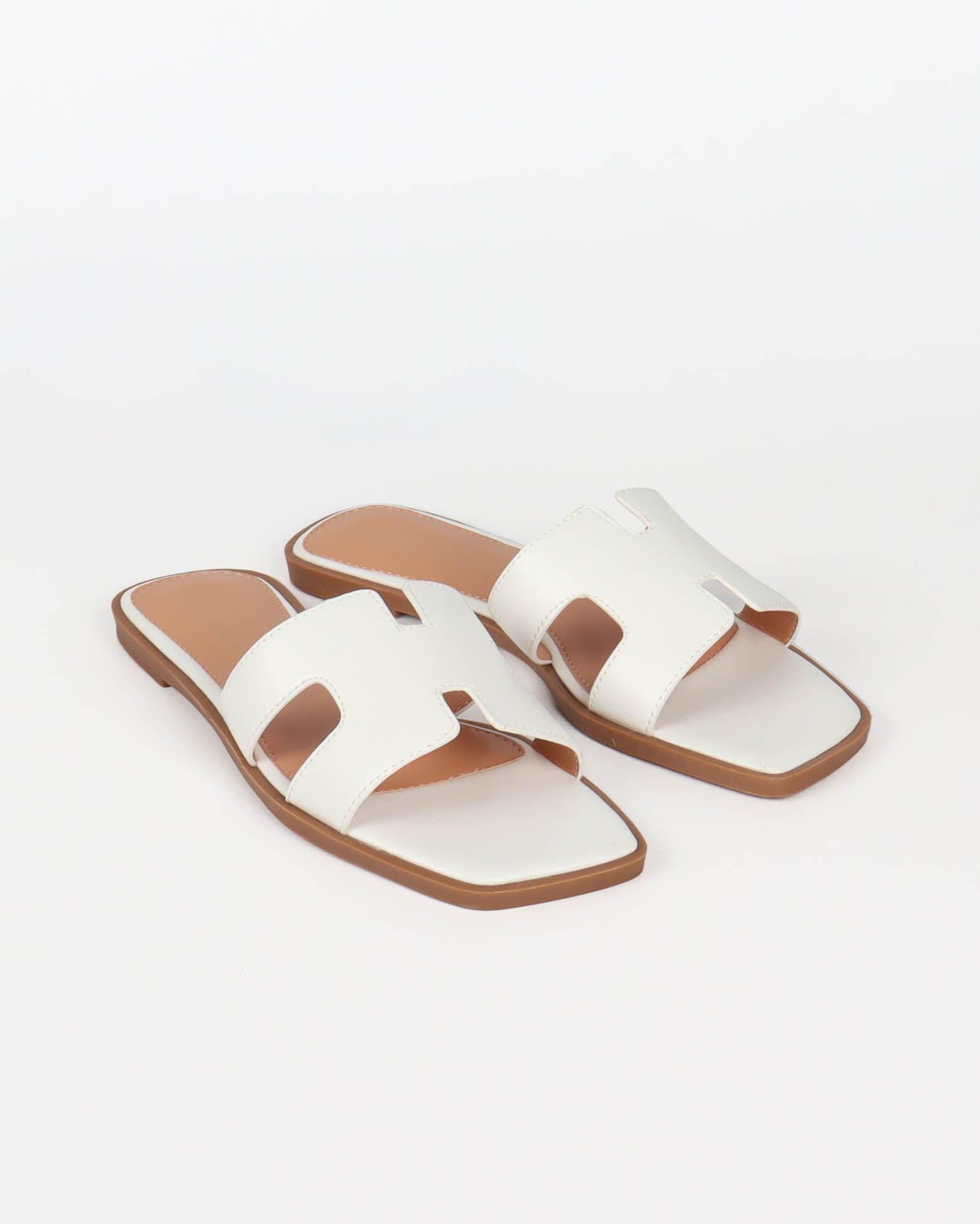 Inspired H Slippers | Wit