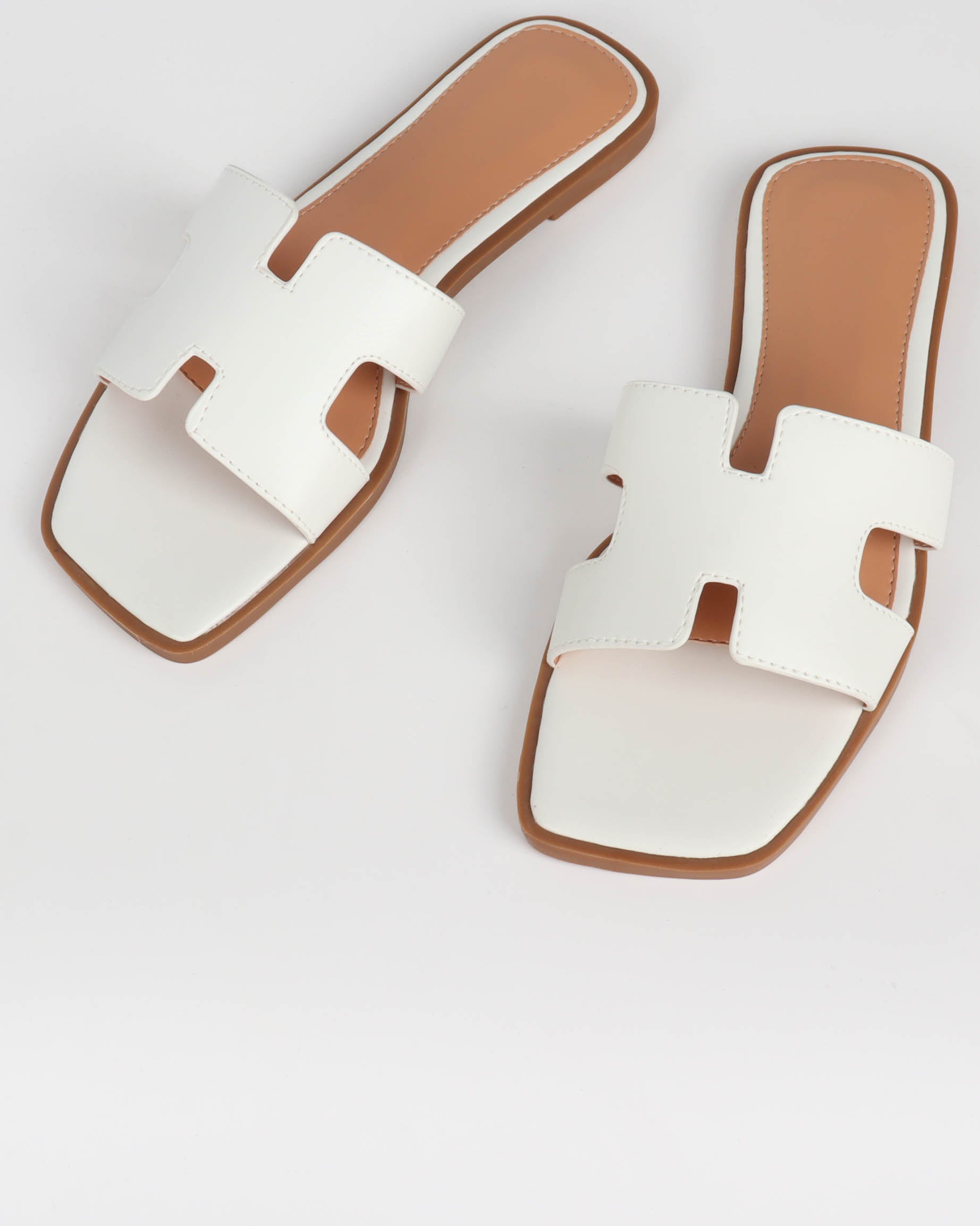 Inspired H Slippers | Wit