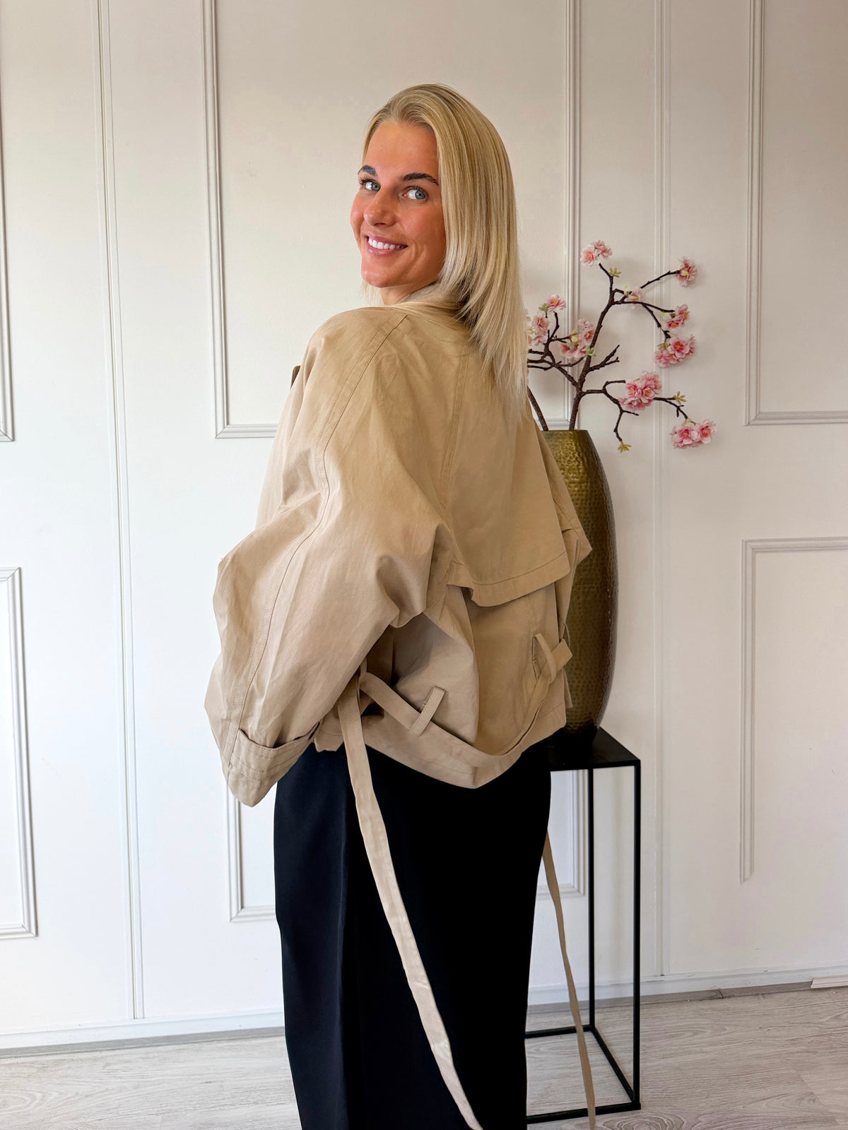 Sandy Korte Trench Coat | Ecru