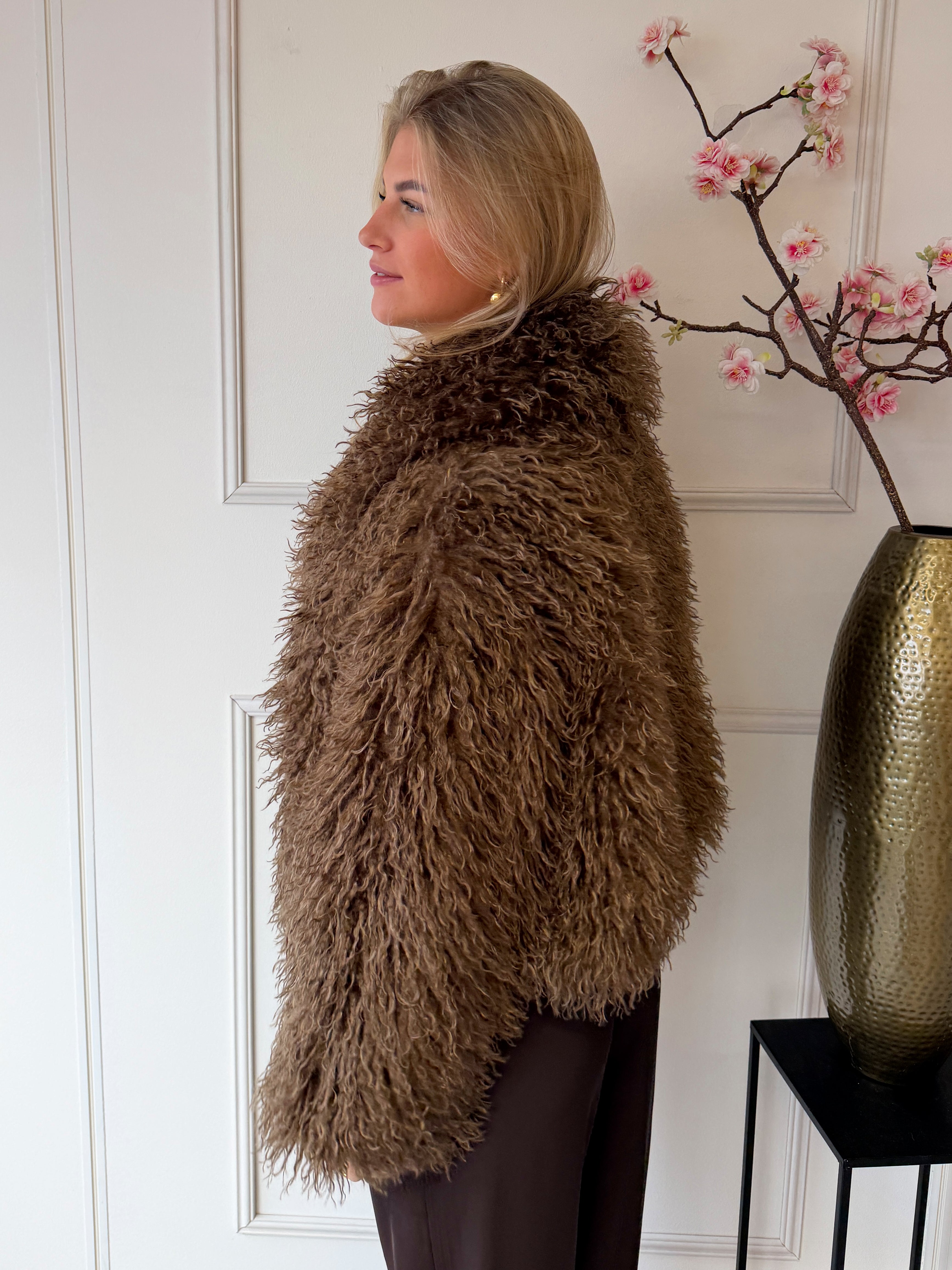 The Viral Fluffy Jas | Bruin