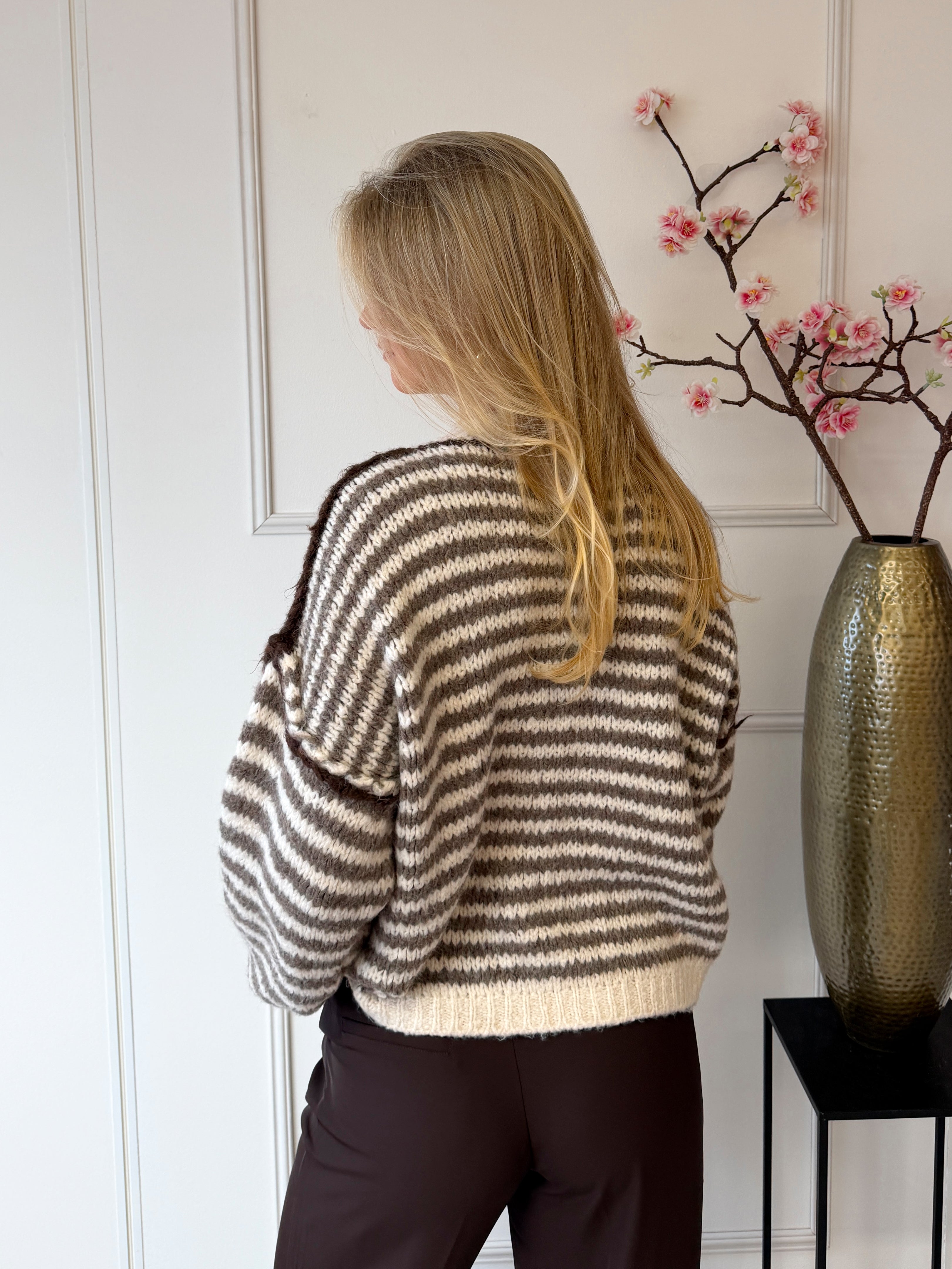 Cosy Striped Sweater | Bruin - Beige