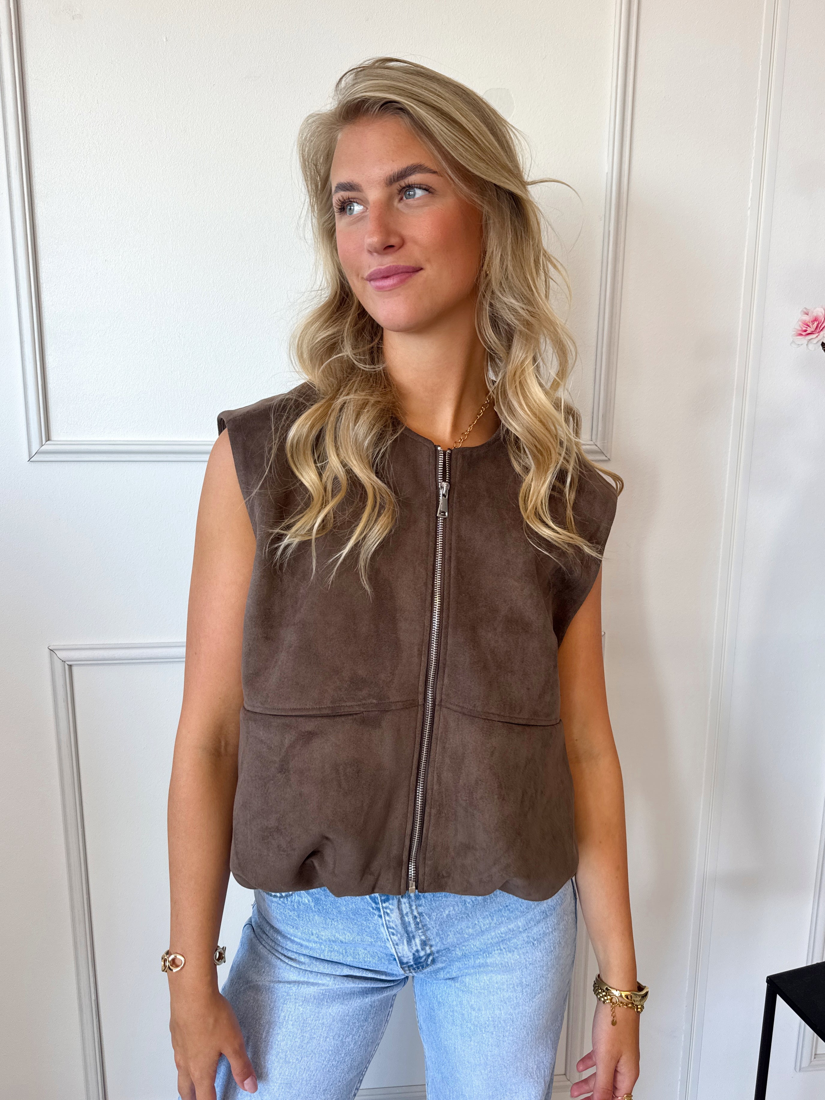 Noor Suede vest | Bruin