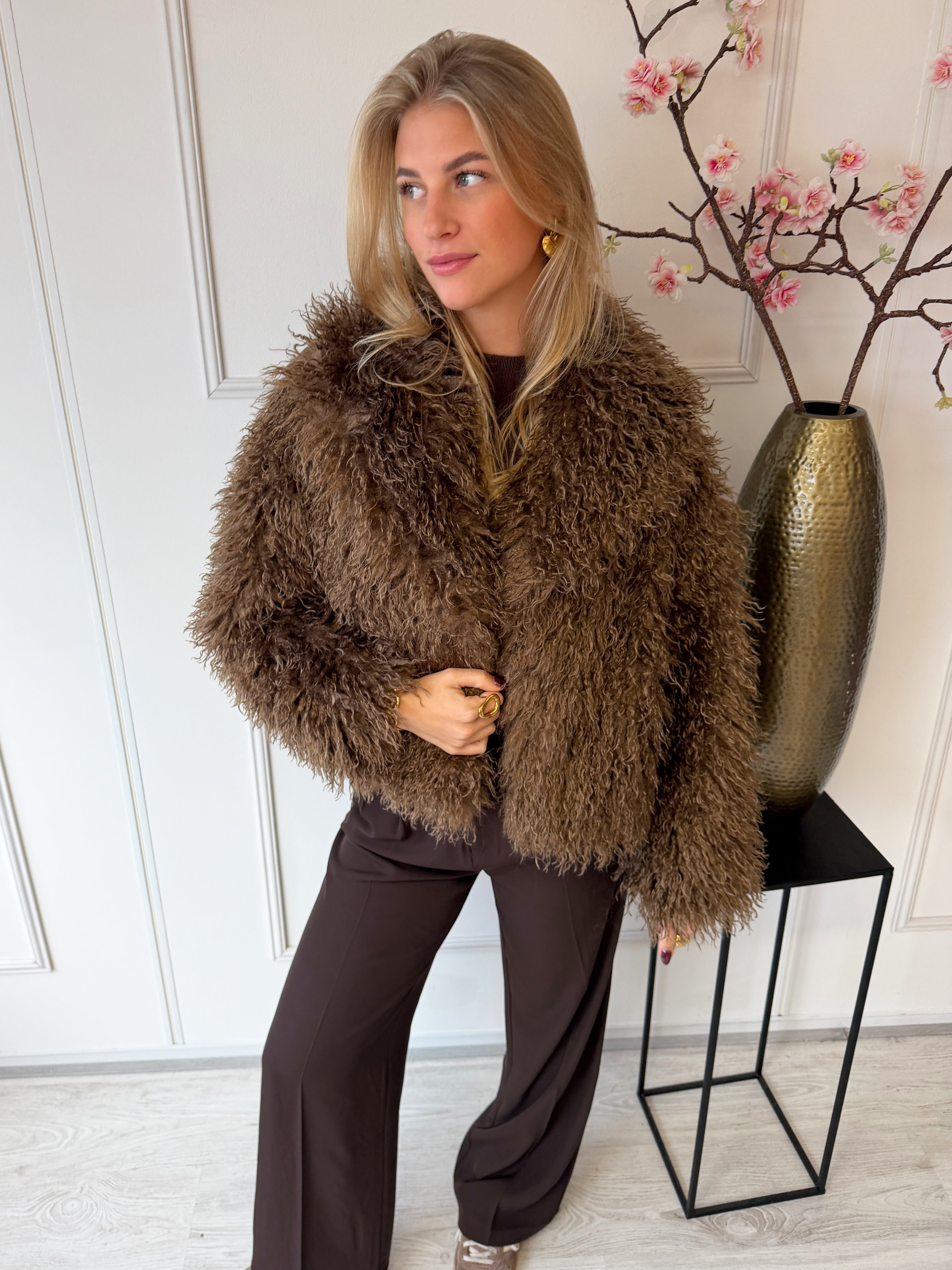 The Viral Fluffy Jas | Bruin