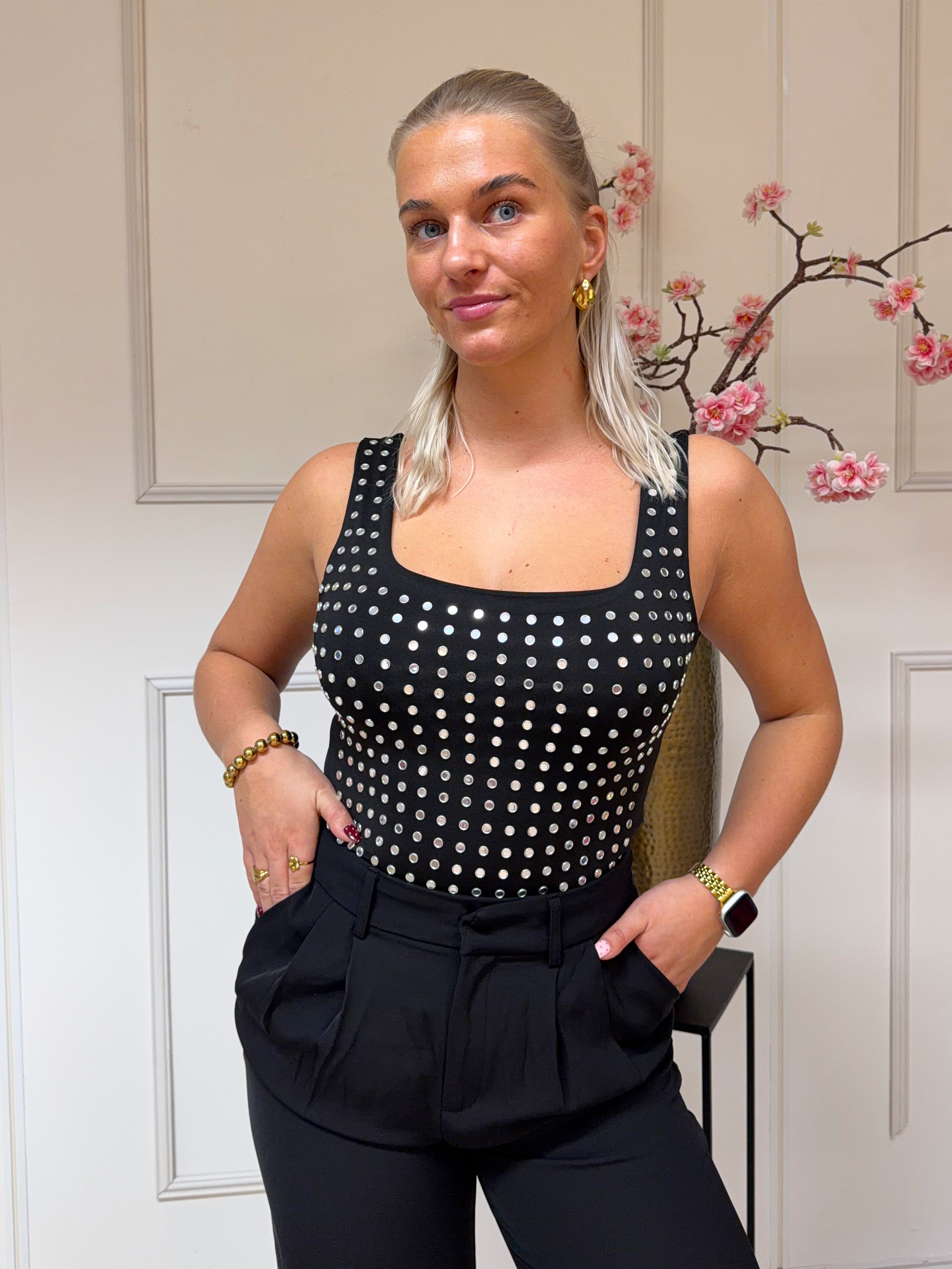 Limited Studs Body | Zwart