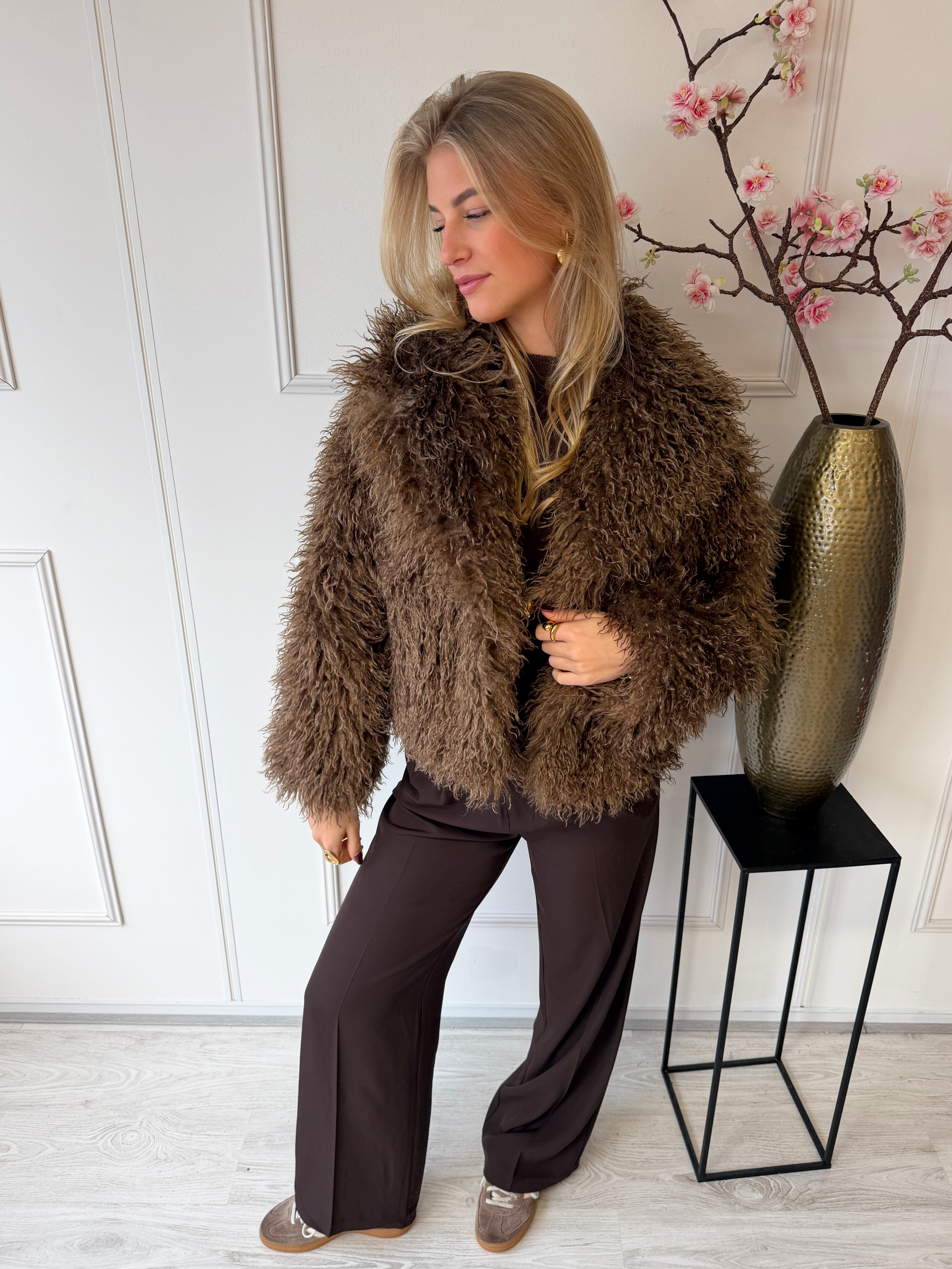 The Viral Fluffy Jas | Bruin