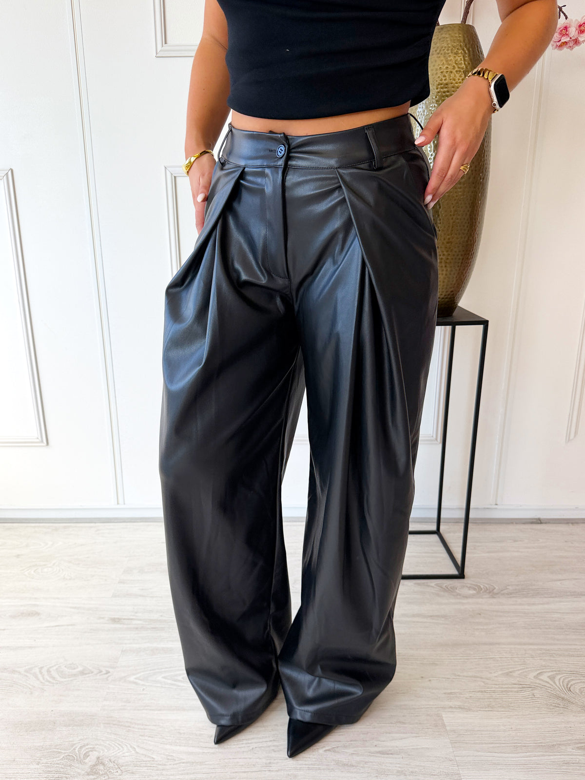 Leather look Wide leg Pants met plooien | Zwart
