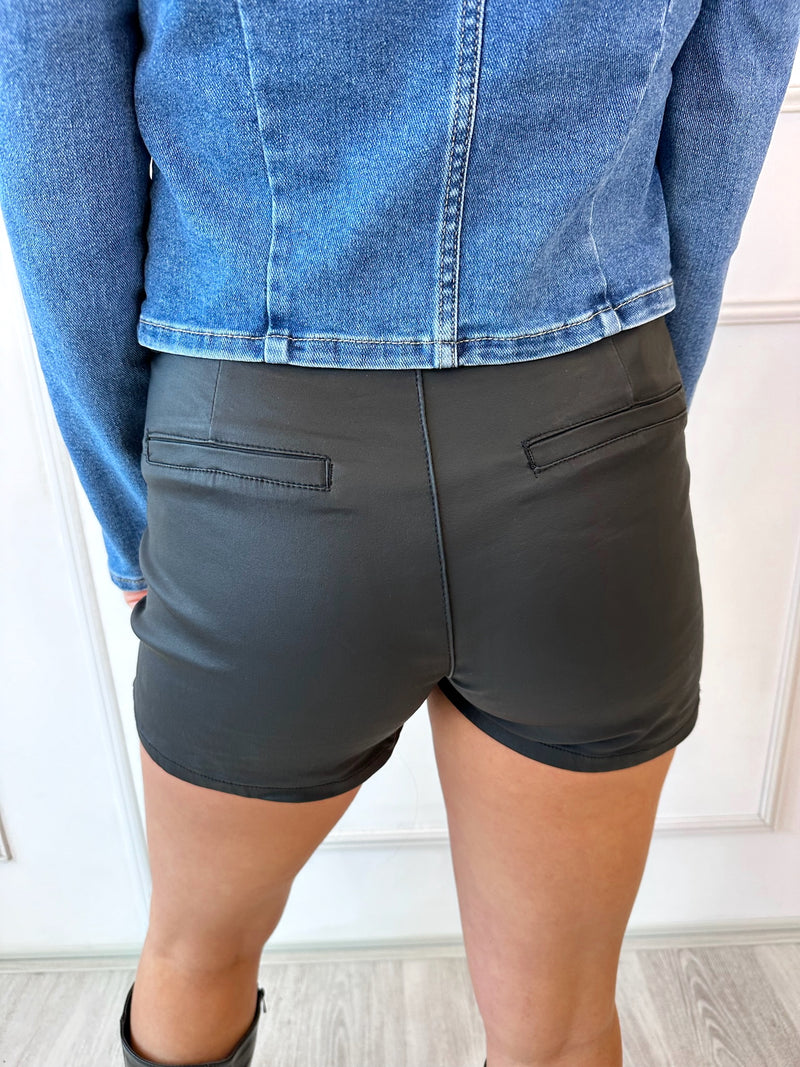 Mila Coated Skort | Zwart