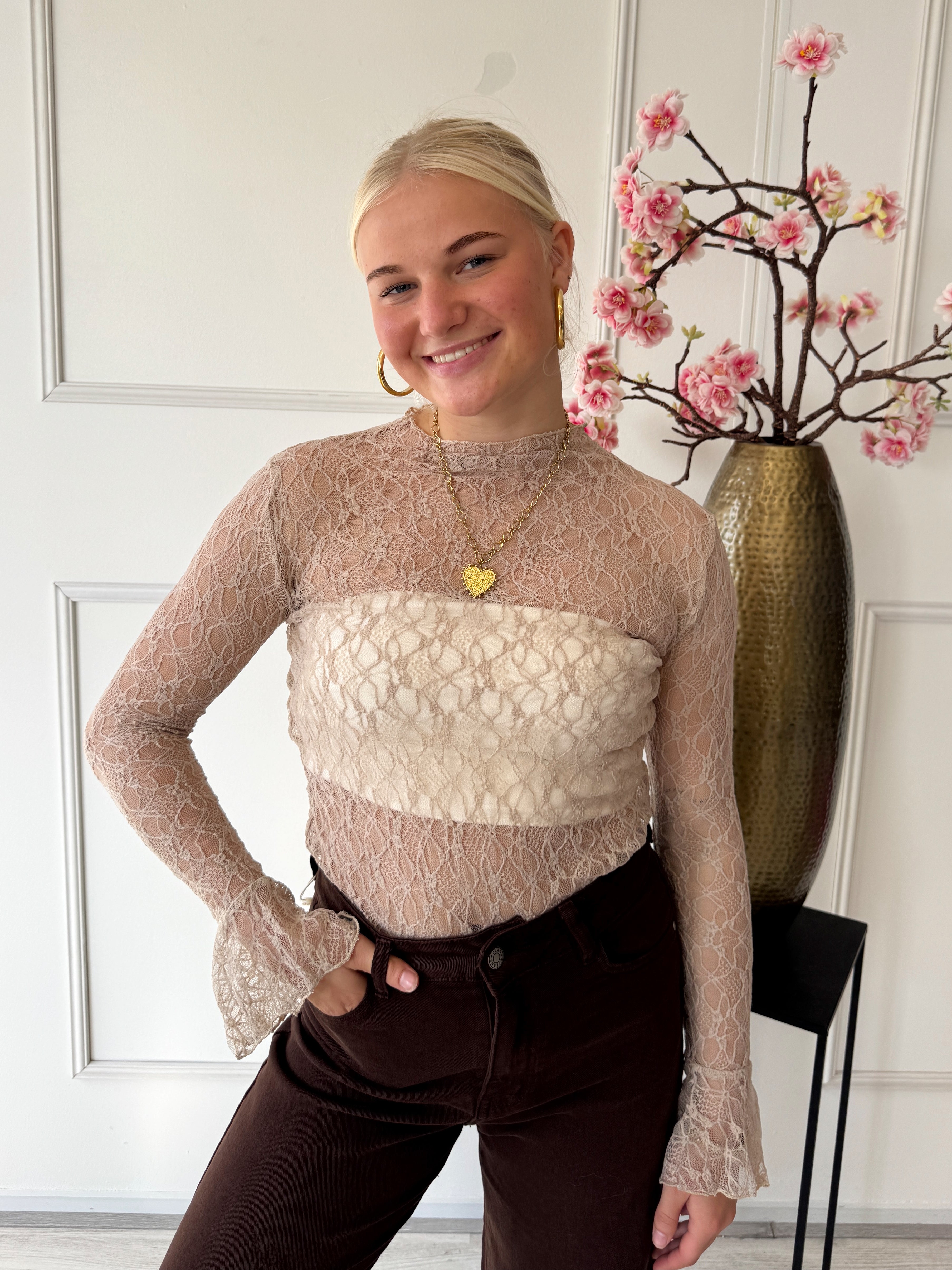 Kanten Top Flared Mouw | Taupe