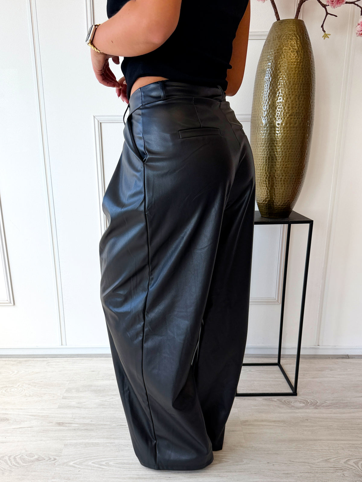 Leather look Wide leg Pants met plooien | Zwart