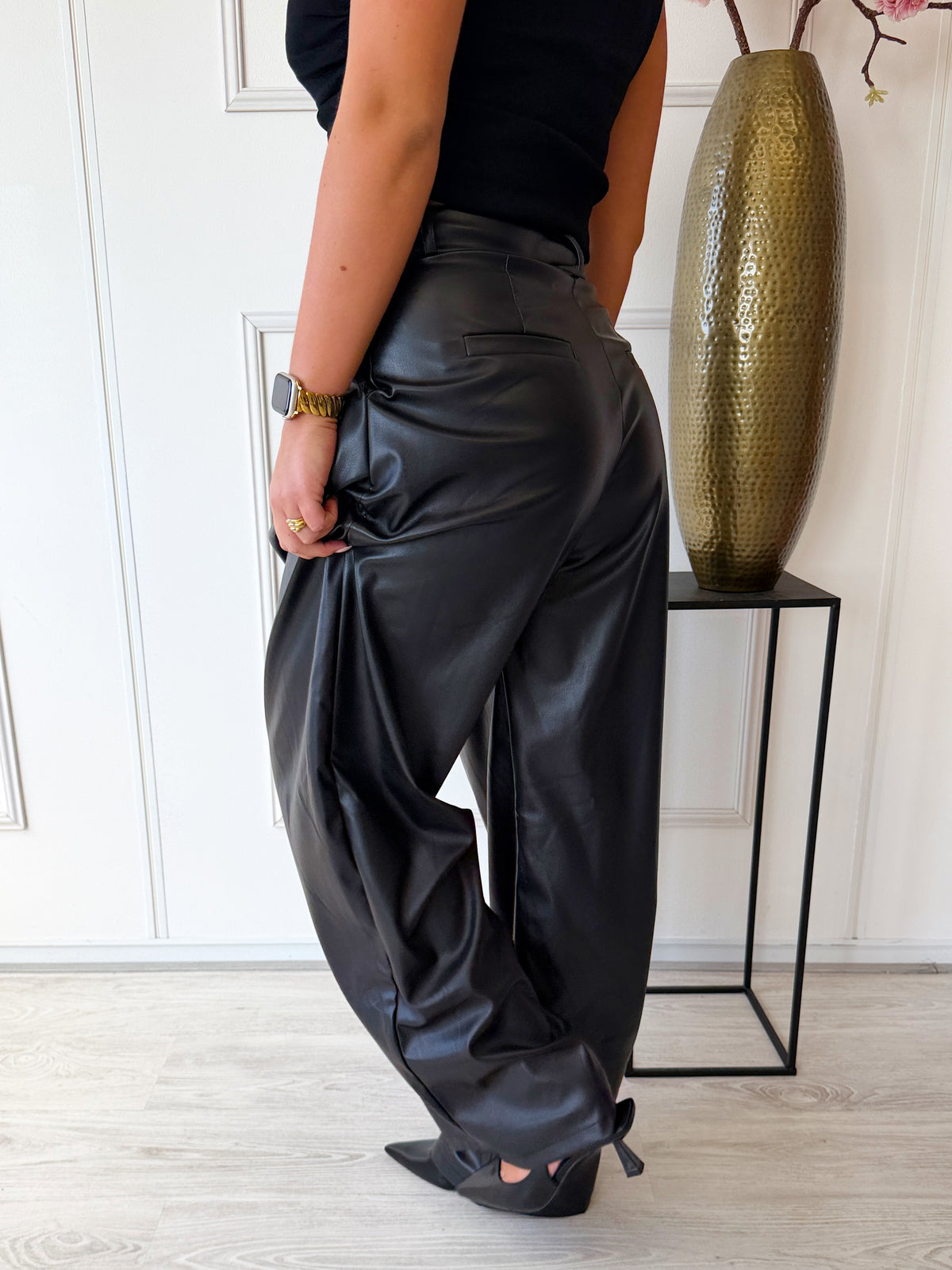 Leather look Wide leg Pants met plooien | Zwart