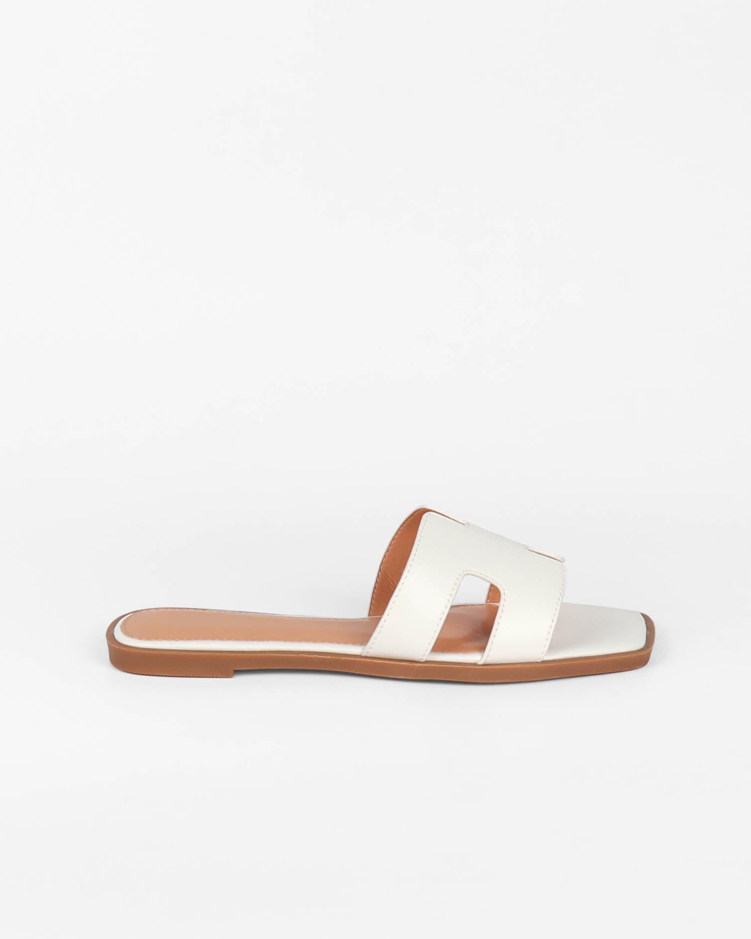 Inspired H Slippers | Wit