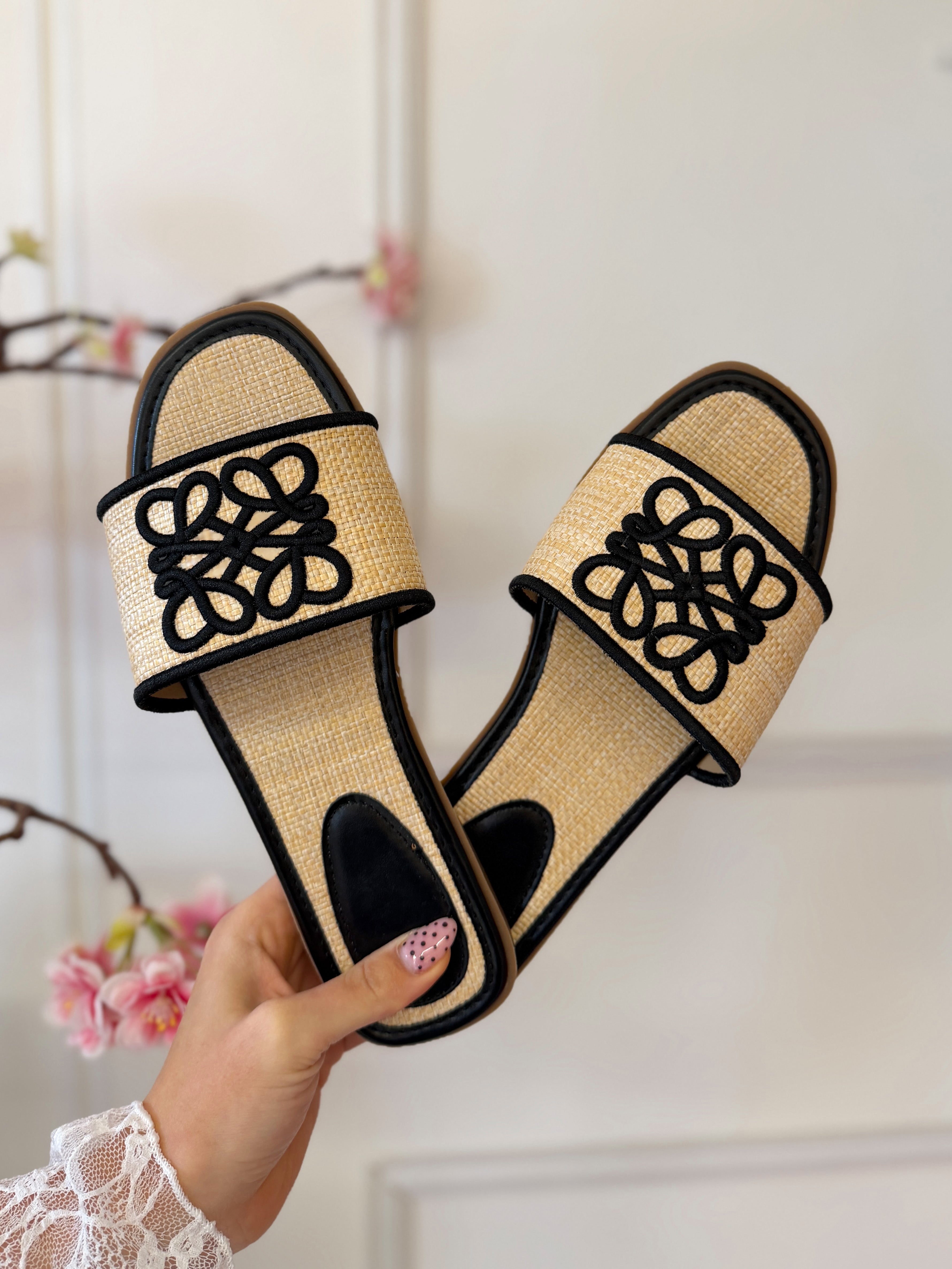 Inspired Loe Slippers | Zwart